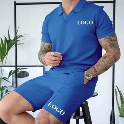 男性用 カスタマイズされた 2024 夏のスポーツスーツセット 固色ポロTシャツとワッフルショート