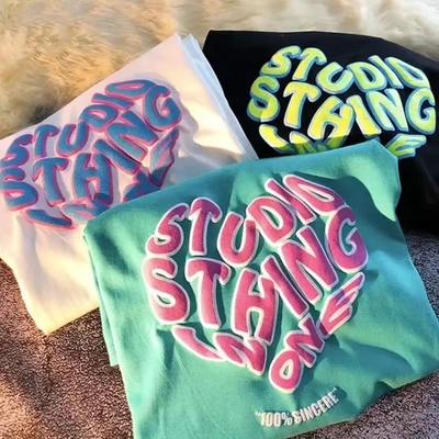 ユニセックスストリートウェア用 250gcm 重量綿のカスタムパフプリントロゴTシャツ